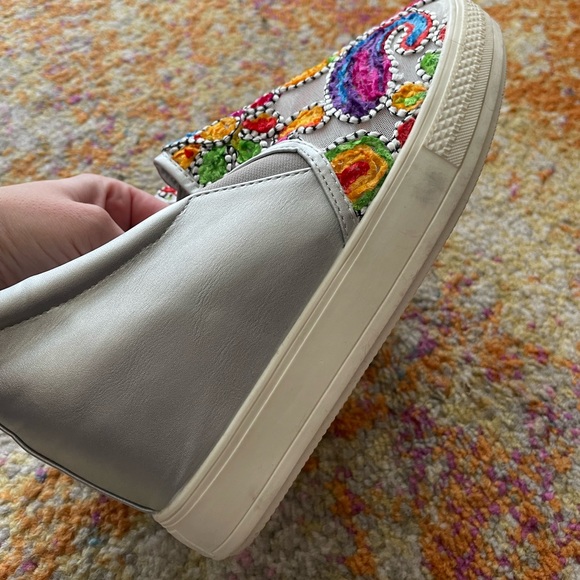 Women’s size 9 Wanted wedge sneakers w/ gorgeous colorful stitching design - Picture 7 of 9